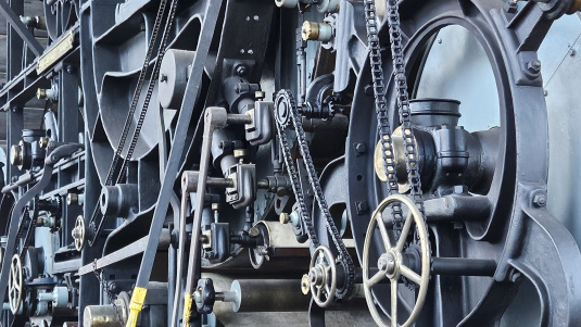 Historische Papiermaschine PM1